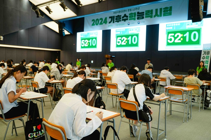 [사진자료 2] 2024년 제1회 기후수학능력시험 진행 현장.jpg