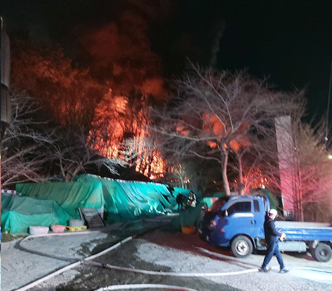 2. 부산 기장군 공장 화재, 인접 산림으로 산불 전이 및 확산.png