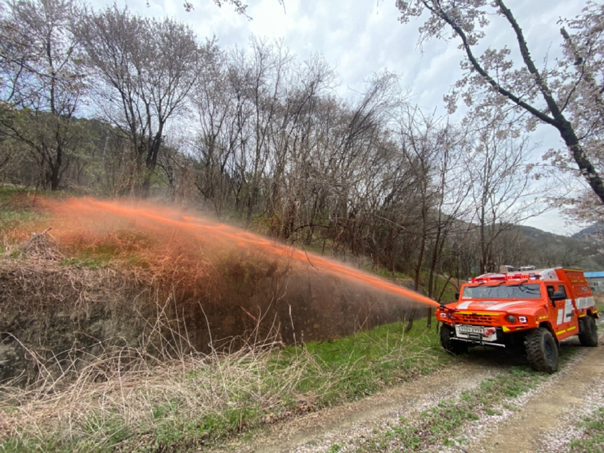 1-2.핵심시설 산불지연제 살포 완료.jpg