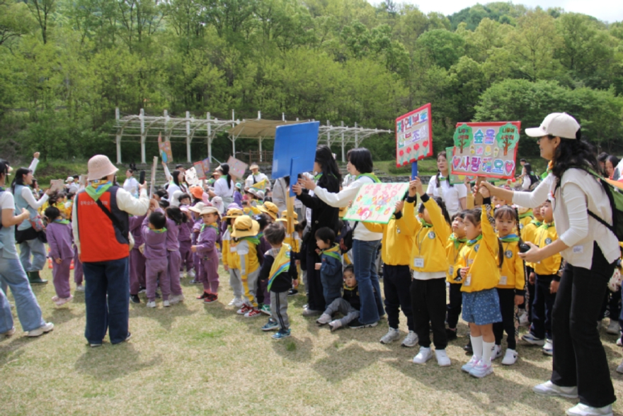 유아가 참여하는 산불조심 캠페인입니다(1).JPG