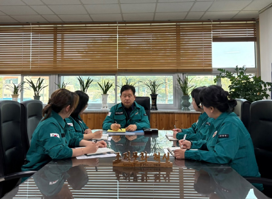 산사태 상황 대책회의.jpg