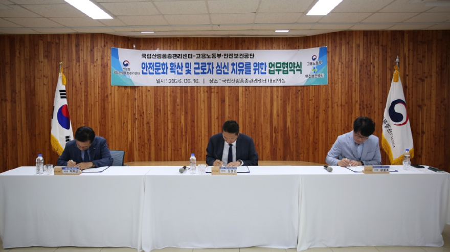 사진자료2_서명중.JPG