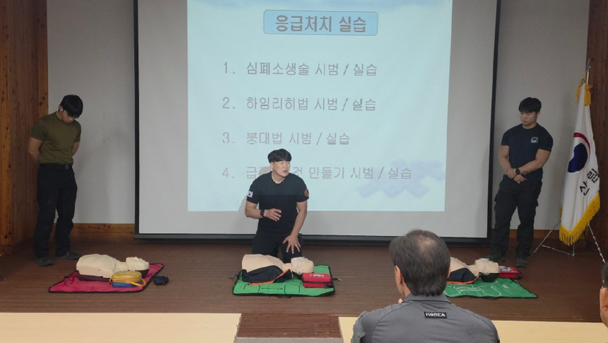 심폐소생술 교육 사진.jpg
