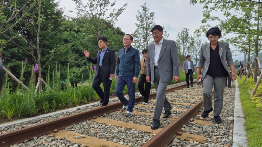 1.전곡구간 경원선 폐철도 활용 기후대응 도시숲 조성사업 개통식3.jpg