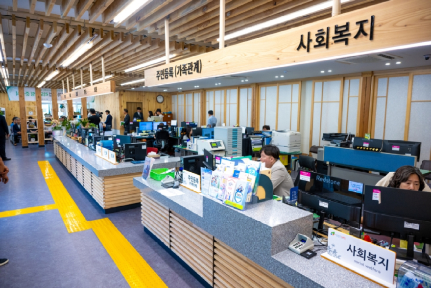 제천시, 산불피해목으로 공공시설 새단장 (1).jpg