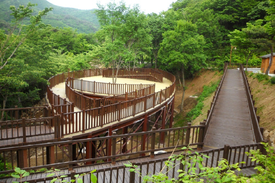 사진4.운문산휴양림 데크로드.JPG