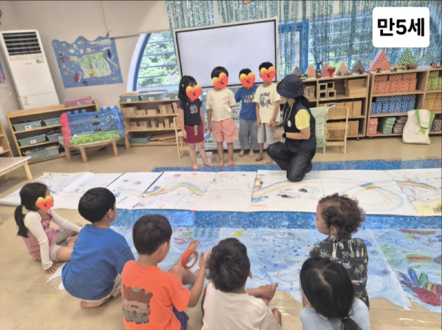 8월 18일 삼성선릉어린이집에서 물에 대한 프로그램을 진행하는 모습(Ⅰ) Ⓒ 선릉숲 제공.jpg