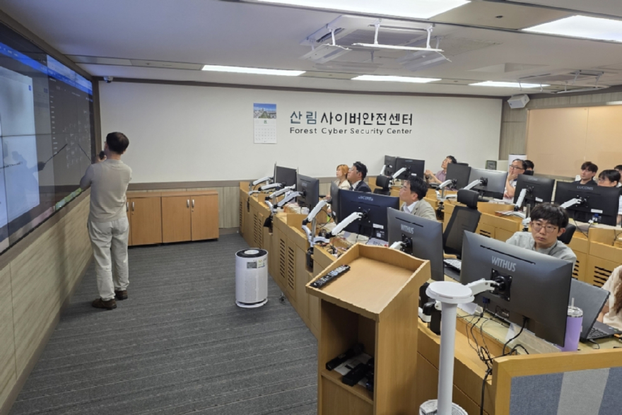 사진2.산림청은 27일 정부대전청사에서 ‘사이버보안 및 개인정보 보호 강화를 위한 전문가 자문회의’를 개최했다.jpg