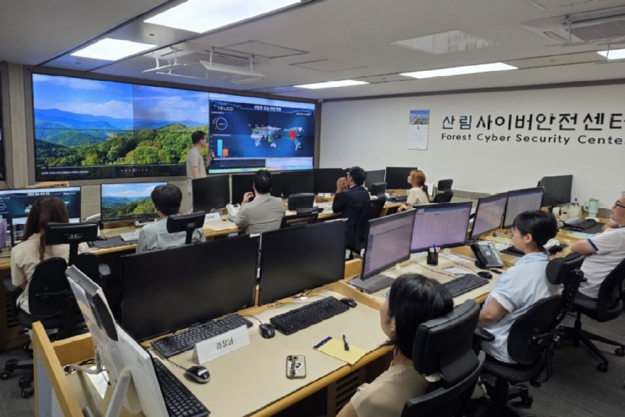 사진1.산림청은 27일 정부대전청사에서 ‘사이버보안 및 개인정보 보호 강화를 위한 전문가 자문회의’를 개최했다.jpg