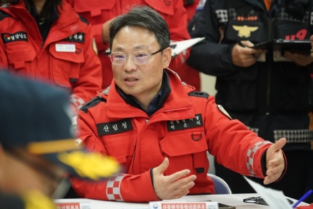 박은식 산림청장 직무대리, 밀양 산불 현장 긴급 점검… “민가 보호 최우선”