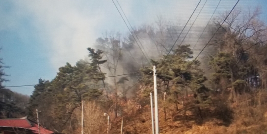 충남 천안시 동남구 산불 발생... 산림당국 진화중