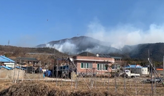 산림청, 영덕 산불 산불진화헬기 총투입 주불진화 완료