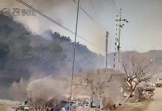 <1보> 충남 당진 산불 발생... 산림당국 진화중