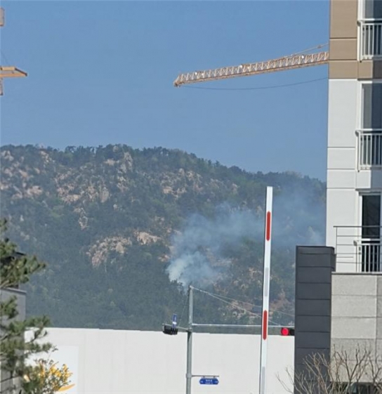 <1보> 충남 예산 산불발생... 산림당국 진화중