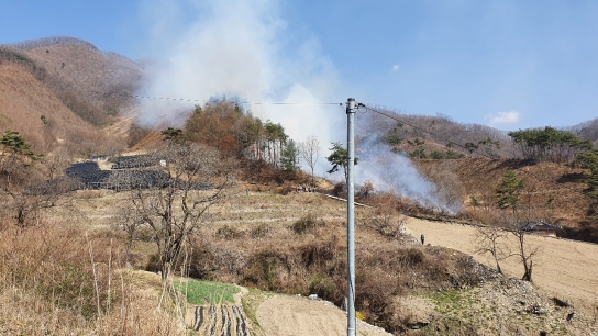 전북 진안군 산불발생... 산림당국 진화중