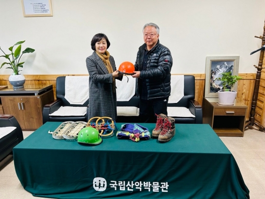 국립산악박물관, 해외 고산 등반 역사적 장비 기증 받아