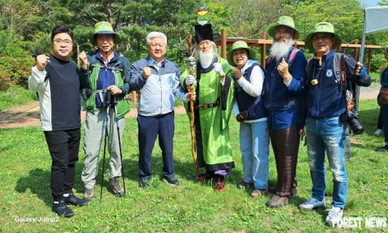 덕유산마루 숲해설팀, 숲해설 재능기부하다.