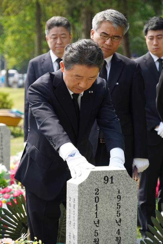 남성현 산림청장, 산림유공 순직자 묘역 참배