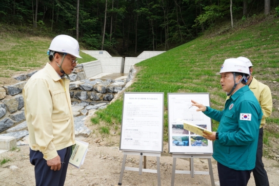 남성현 산림청장, 횡성군 산사태 피해 복구사업지 현장 점검