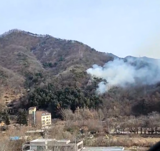 경기도 가평군 산불... 1시간 만에 진화완료