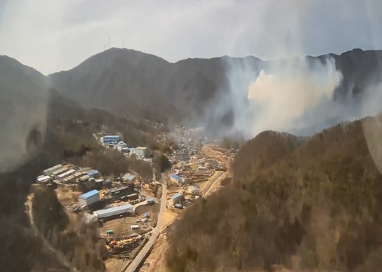 경남 양산시 산불 재불 발생... 산림당국 진화중