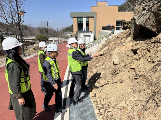 (사진뉴스) 한국산림복지진흥원, 해빙기 대비 경영진 현장 안전점검 실시
