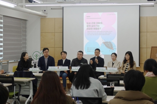 서울시 ‘러브버그 방제 조례’, 성급한 입법? …전문가들 ‘공존 해법’ 제시”