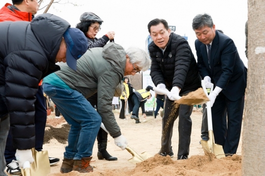수원시, ‘제80회 식목일 기념 나무 심기 행사’개최