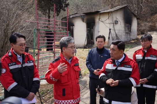 [산림청 사진뉴스] ﻿﻿﻿﻿임상섭 산림청장, 울산 울주군 산불피해 상황 점검