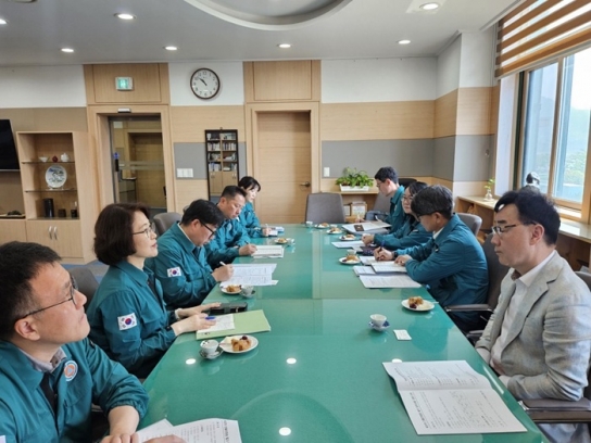 [산림청 사진뉴스] 이미라 산림청 차장, 경남 하동 산불피해지 복구 방안 논의