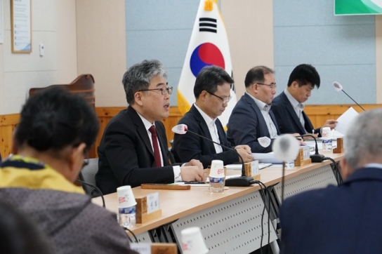 [산림청 사진뉴스] 임상섭 산림청장, '산불피해 임업인과의 간담회' 주재